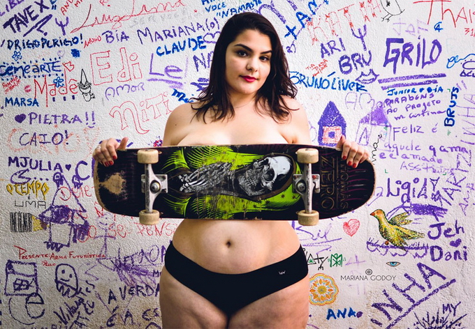 Фотосерия вдохновит полных женщин не стесняться своего тела