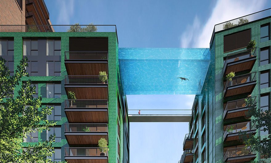 Прозрачный бассейн над землей в центре Лондона