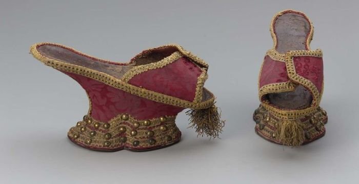 Чопины — средневековая обувь на платформе