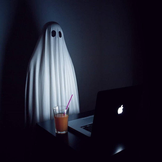 Мистер Бу – добрый призрак и пользователь Инстаграма