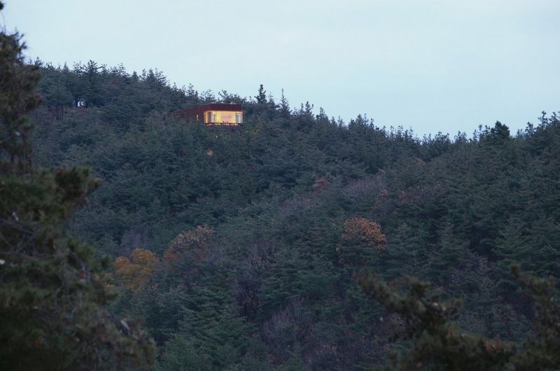Дом Hyunam, врезанный в гору в Южной Корее