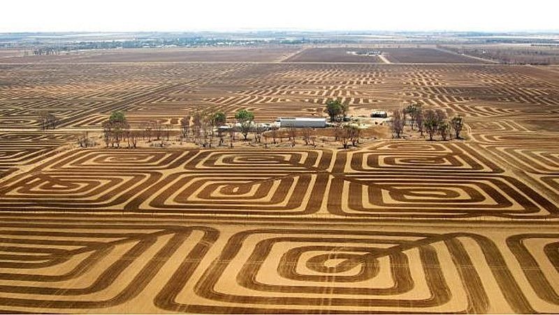 Австралийский фермер борется c эрозией почвы с помощью лэнд-арта