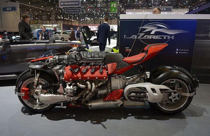 Безумный мотоцикл с двигателем V8 — Lazareth LM487
