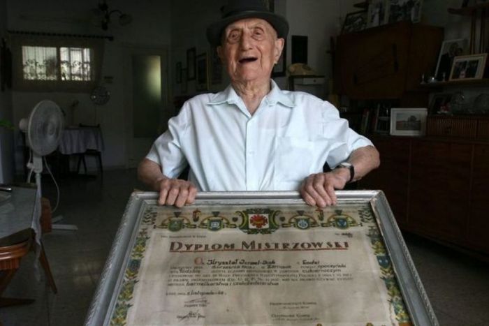Самым старым мужчиной планеты признан 112-летний Исраэль Кристал