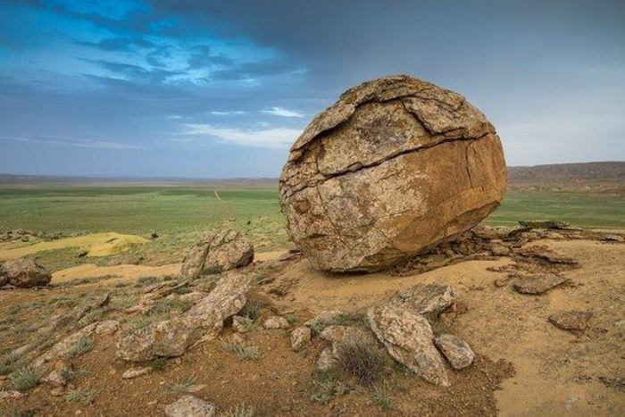 Долина шаров — загадочное место в Казахстане