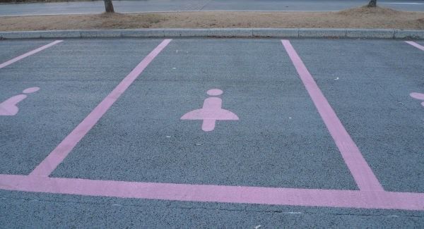 Китайцы вводят парковочные места для женщин