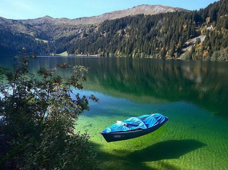 Самое чистое озеро на планете, но купаться в нем нельзя