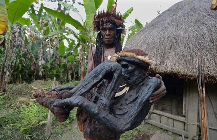 Встреча с племенем людоедов в Новой Гвинее