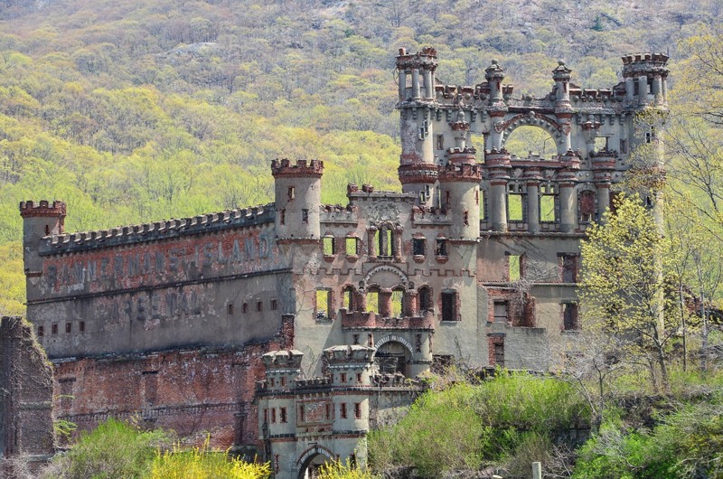 7 захватывающих заброшенных замков мира - Zefirka