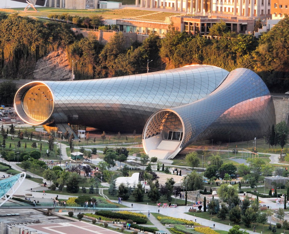 Новый Музыкальный театр и Выставочный зал в Тбилиси