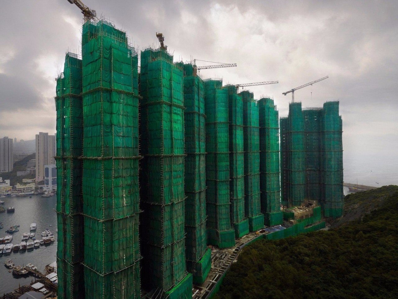 Реконструкция зданий в Гонконге