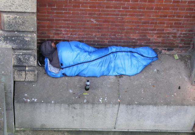 Бездомный из Лондона прославился местом для ночлега