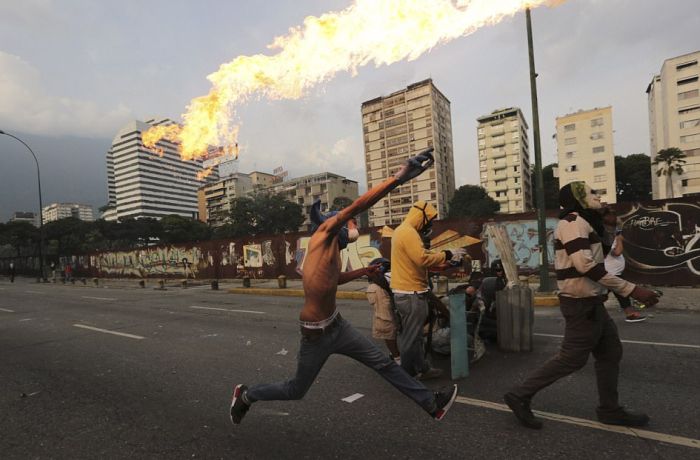 Массовые протесты и беспорядки в Венесуэле
