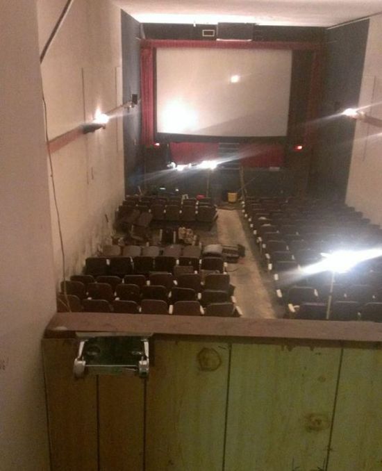 Заброшенный кинотеатр для взрослых в Ванкувере