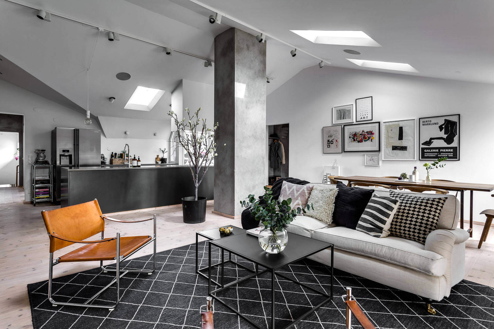 Интерьер двухуровневой квартиры в Стокгольме