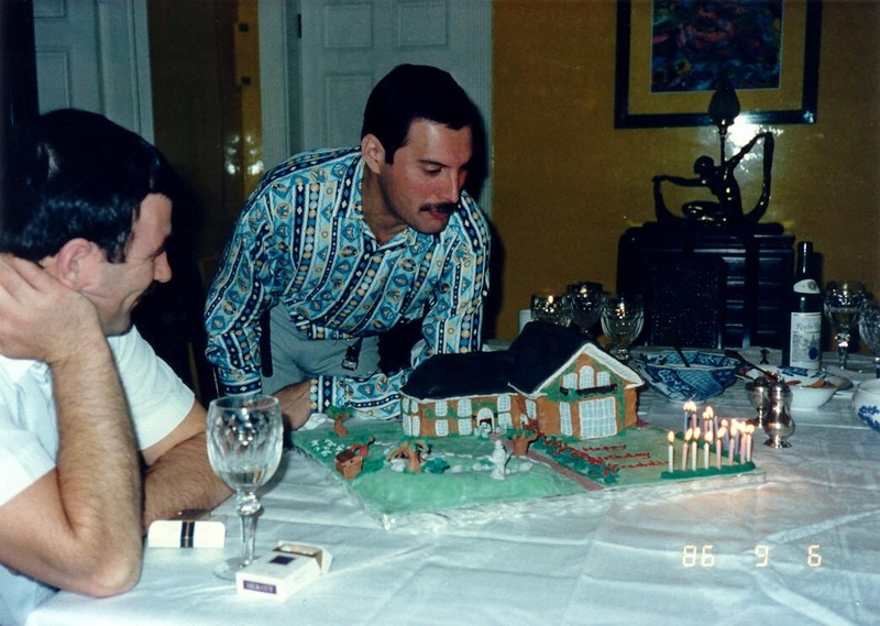 Личные фотографии Фредди Меркьюри и его близкого друга в конце 1980-х