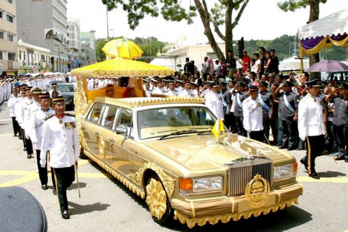 Странные автомобили из коллекции султана Брунея