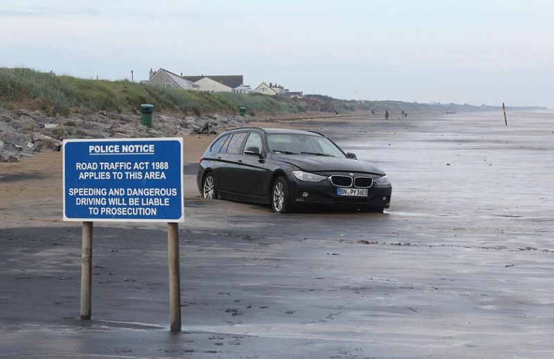Прилив беспощаден: не оставляйте автомобиль на берегу моря