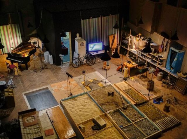 Шумовая комната студии звукозаписи для озвучки фильмов