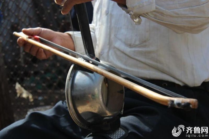 Китайский фермер создал оркестр, играющий на тазиках