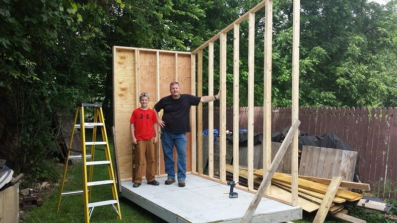 13-летний парень построил себе мини-дом