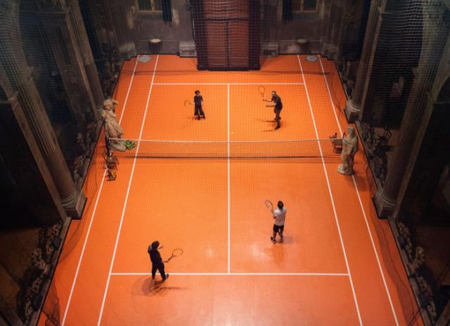 В миланской церкви соорудили теннисный корт