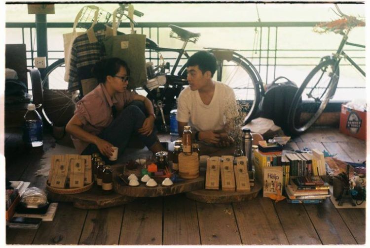 Вьетнамский рынок, на котором торгуют вещами бывших