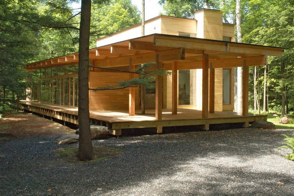 Современный деревянный дом в канадском лесу