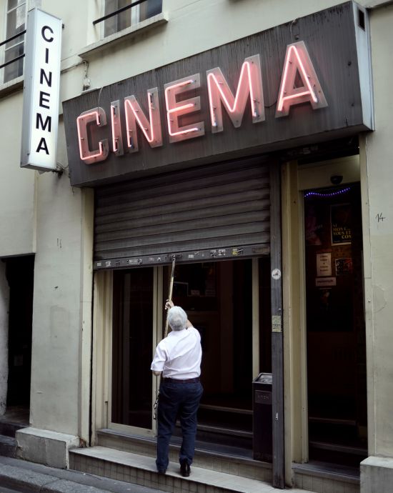 В Париже закрывают последний порнокинотеатр