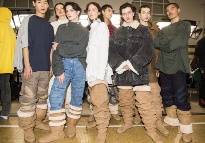 На Неделе моды в Париже представили угги-ботфорты