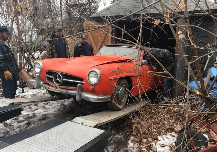 Классический Mercedes-Benz 190 SL найден в заброшенном гараже