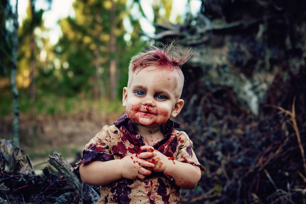 Мама устроила зомби-фотосессию для годовалого сына