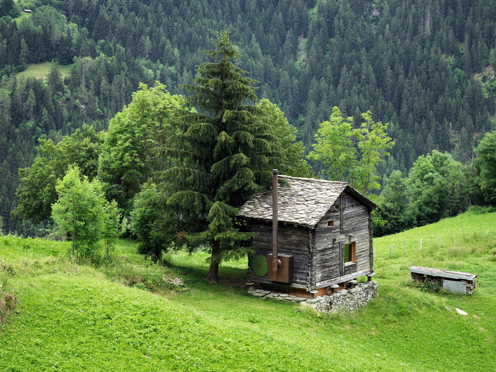 Уютная хижина в Швейцарских Альпах