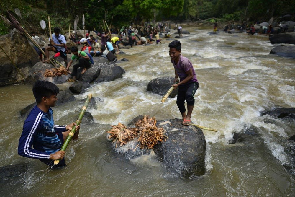 Традиционная ловля рыбы в индийской реке