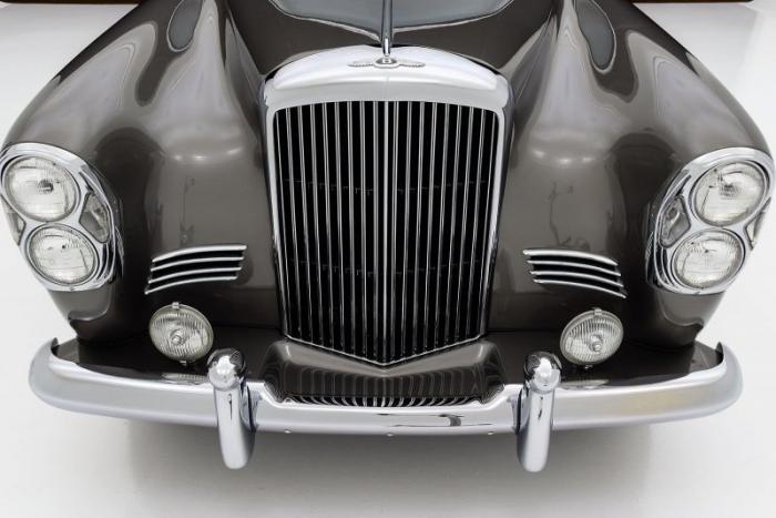 Эксклюзивный Bentley 1960 года c кузовом Mercedes-Benz
