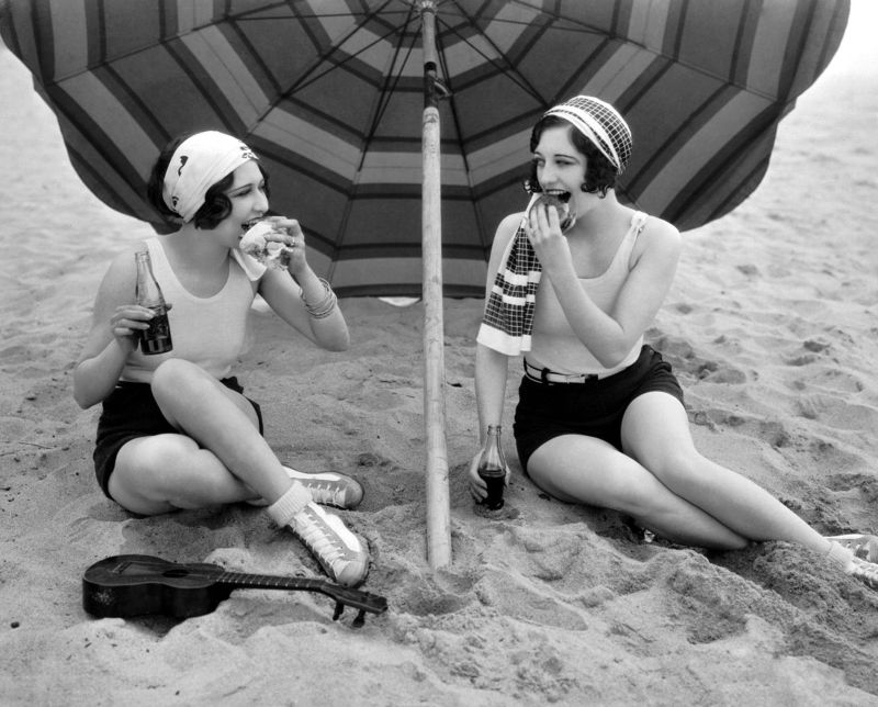 Как отдыхали на пляжах в начале XX века