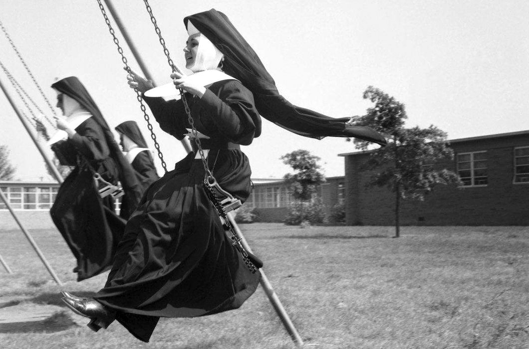 Жизнь монахинь на ретро снимках