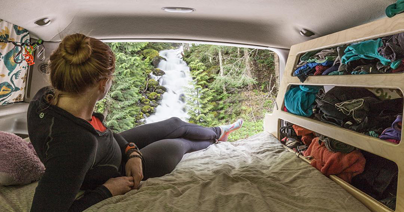 Американка год прожила в машине, чтобы путешествовать и снимать пейзажи