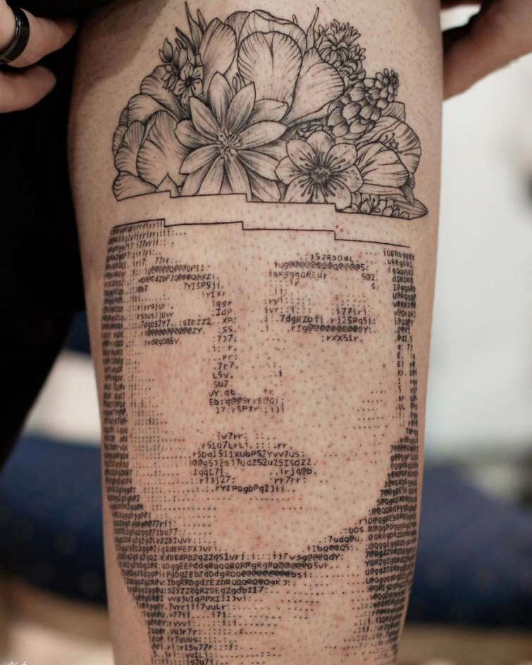 Необычные татуировки в виде компьютерного кода ASCII