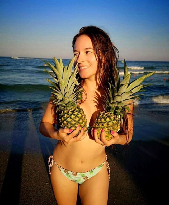 Ананасовая грудь — новый тренд в Instagram