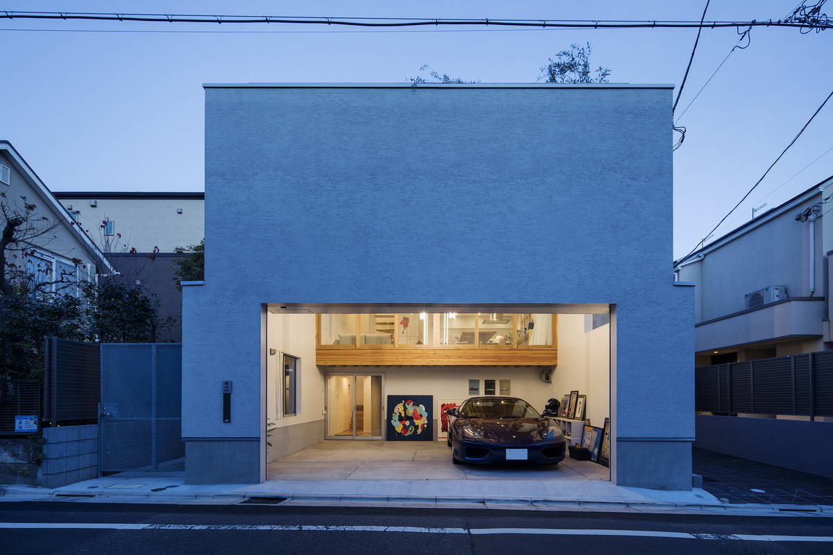Минималистский дом с гаражом в Японии