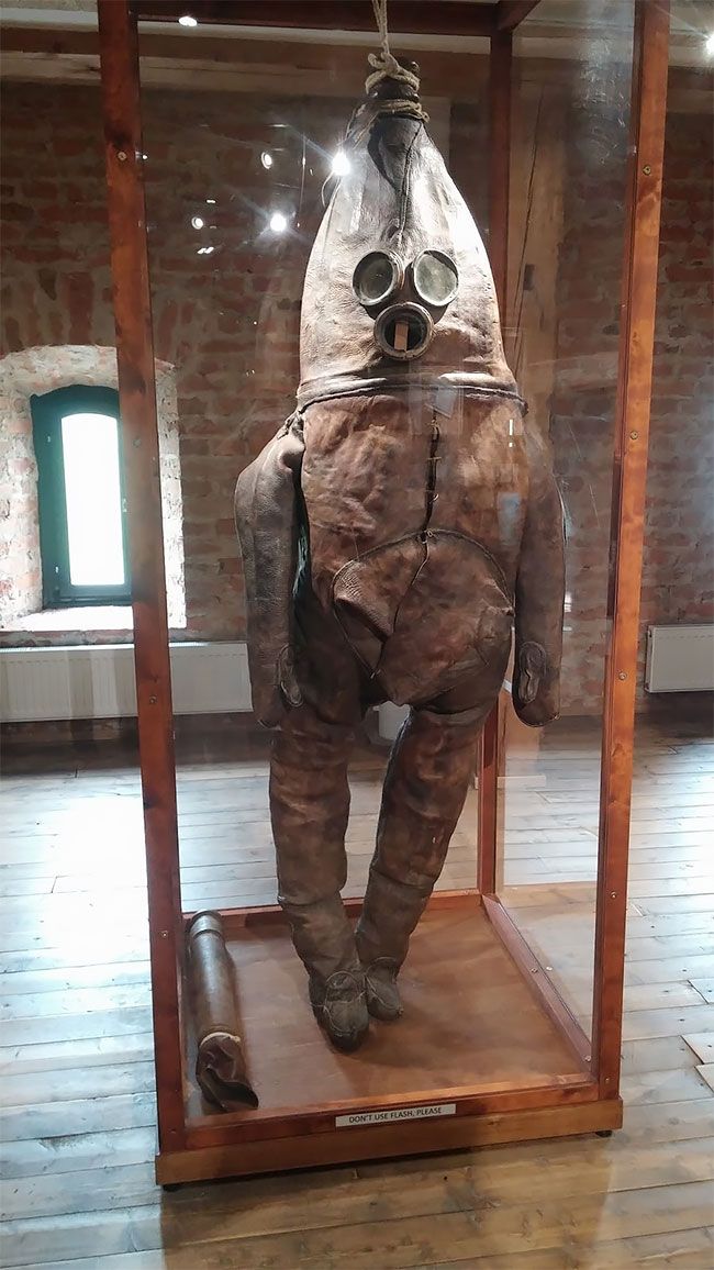 Один из старейших водолазных костюмов в мире