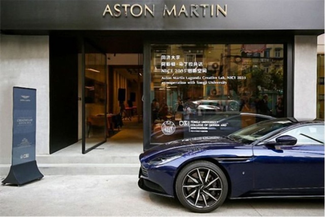 Автосалон Aston Martin в Китае