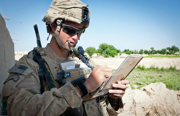 Для чего американские солдаты носят темные очки