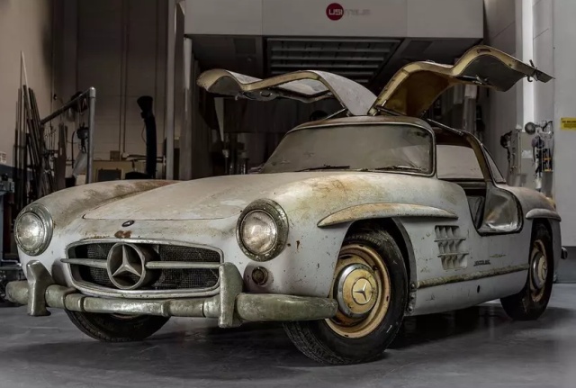 Уникальный Mercedes-Benz 300SL Gullwing простоял 60 лет в гараже