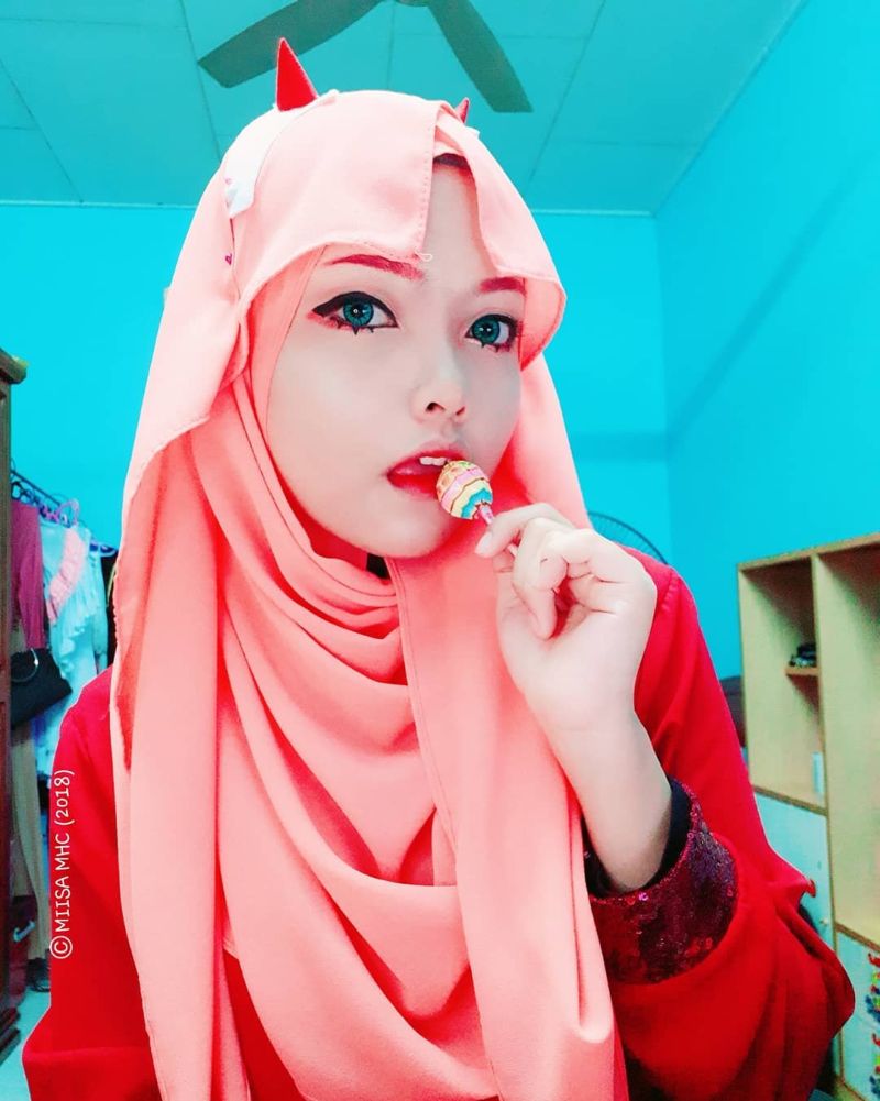 Девушка из Малайзии круто косплеит, не снимая хиджаба