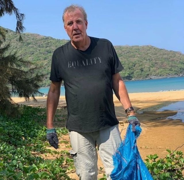 Джереми Кларксон помог с уборкой мусора на пляже во Вьетнаме