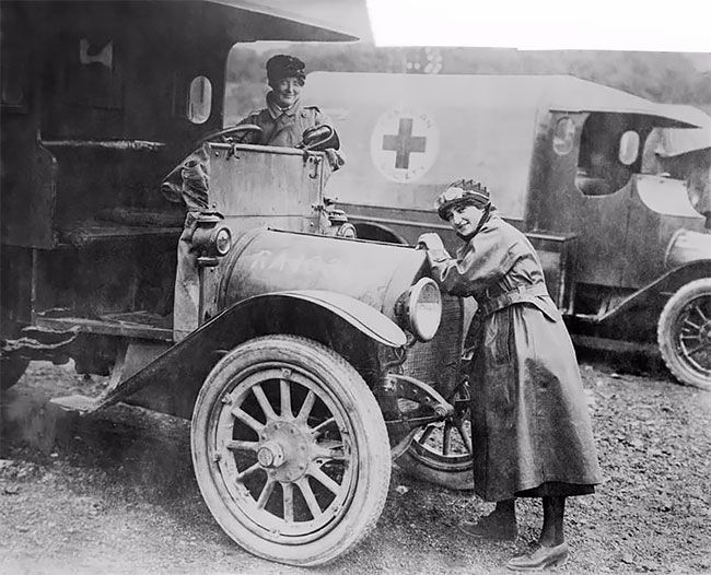 Женщины были водителями и автомеханиками во время Первой мировой войны