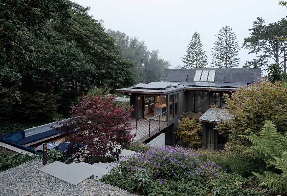 Частный дом в окружении многоуровневого сада в Сан-Франциско