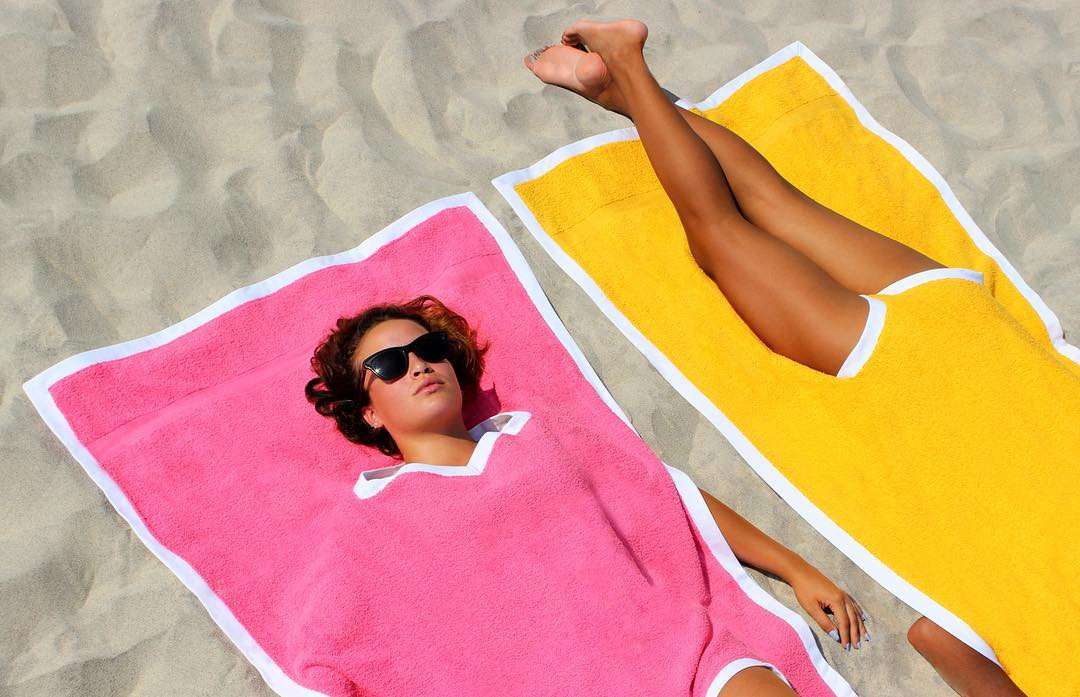 Дизайнер из Нью-Йорка объединила пляжное полотенце и купальник